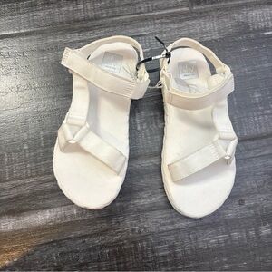 White‎ Strappy Sandals